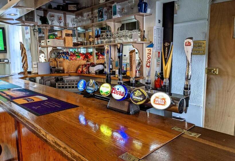 הוסטל The White Horse Public House