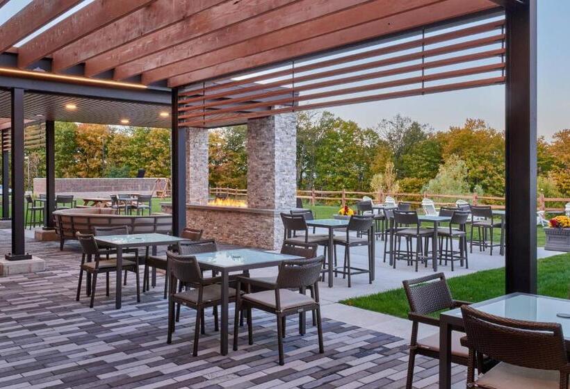 فندق Courtyard By Marriott Petoskey At Victories Square