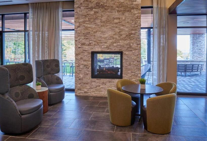 فندق Courtyard By Marriott Petoskey At Victories Square