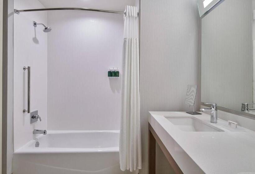 فندق Courtyard By Marriott Petoskey At Victories Square