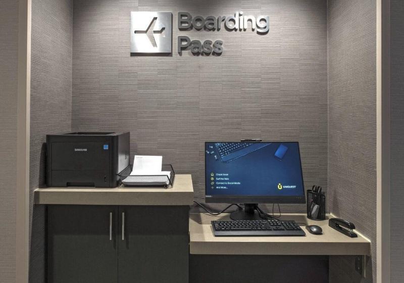 فندق Courtyard St. Louis Brentwood