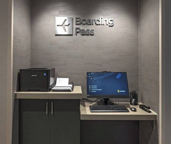 فندق Courtyard St. Louis Brentwood