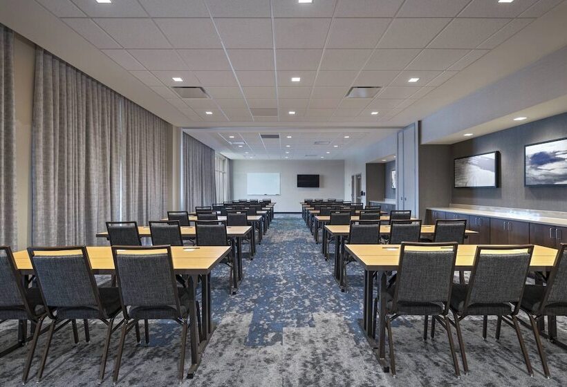 فندق Courtyard St. Louis Brentwood