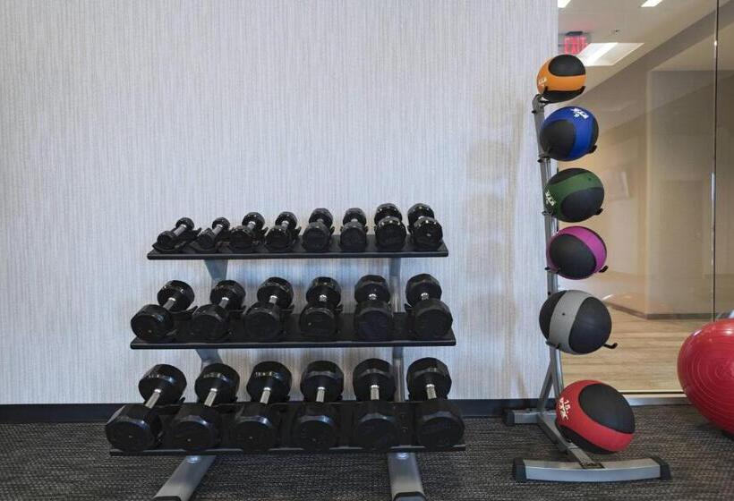 فندق Courtyard St. Louis Brentwood