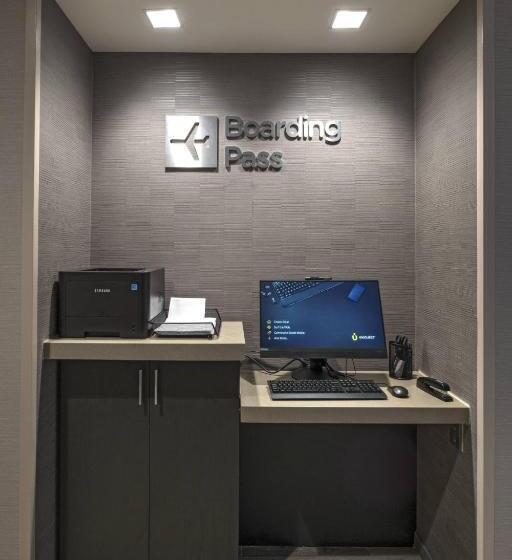 فندق Courtyard St. Louis Brentwood