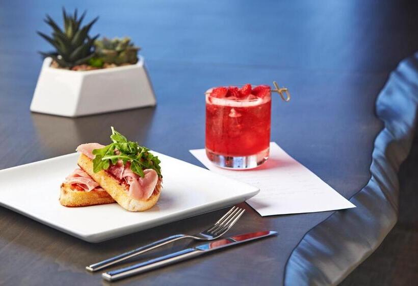 Отель Element Santa Clara