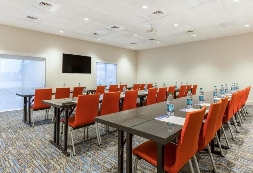 בית מלון כפרי Holiday Inn Express & Suites   Ottawa, An Ihg