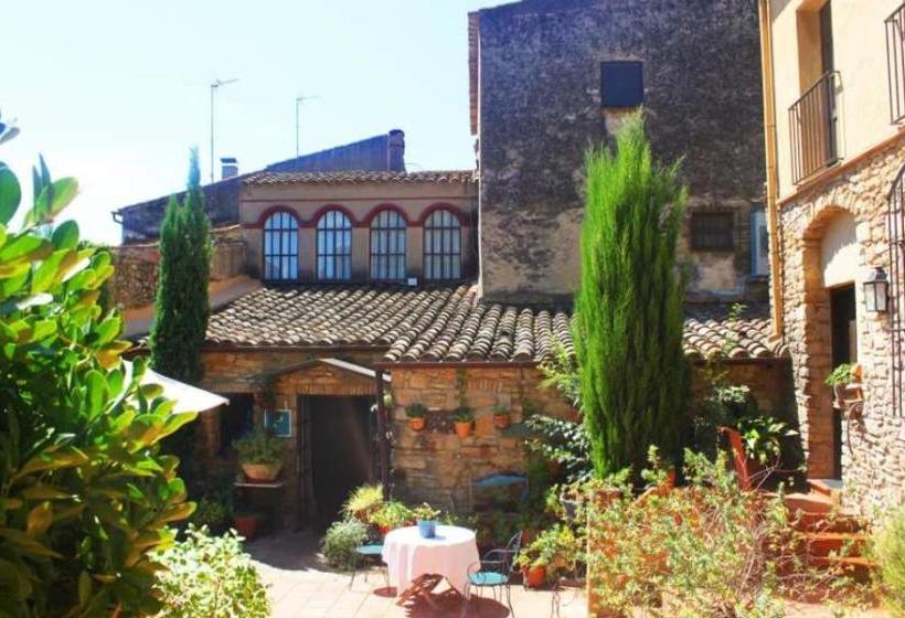 Отель Hostal La Riera De Peratallada