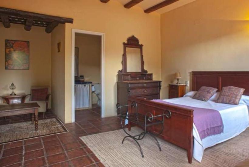 Отель Hostal La Riera De Peratallada