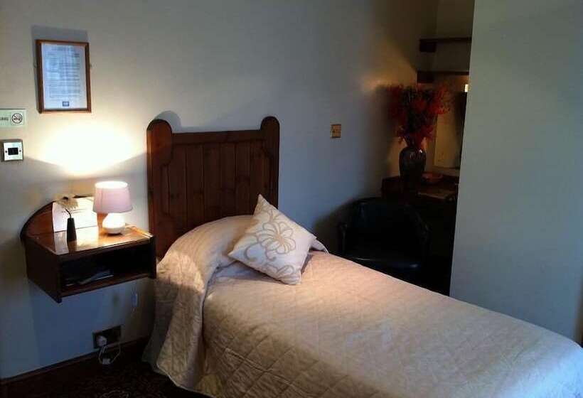 בית מלון כפרי The Golden Boar