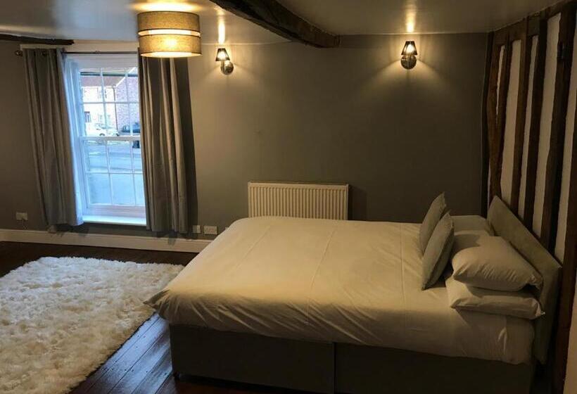 בית מלון כפרי The Golden Boar