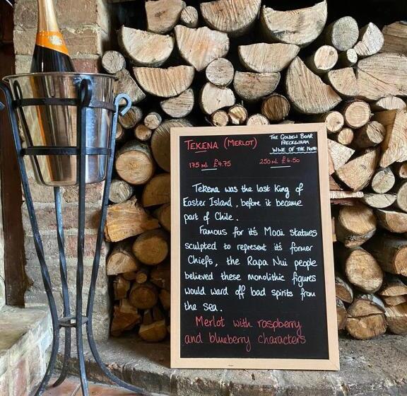 בית מלון כפרי The Golden Boar