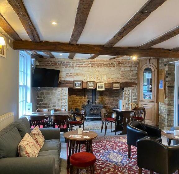 בית מלון כפרי The Golden Boar