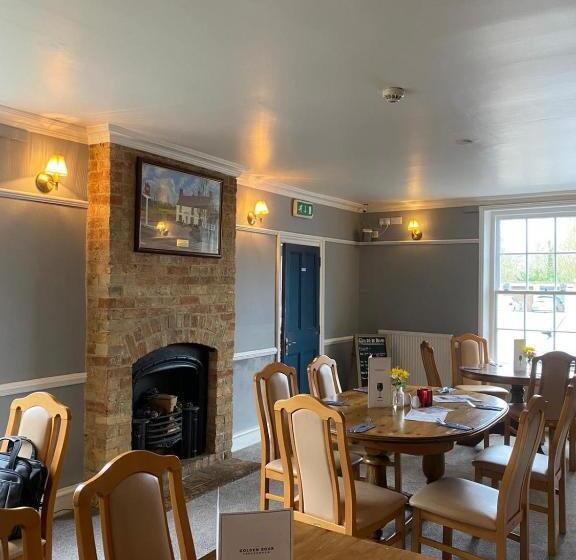 בית מלון כפרי The Golden Boar