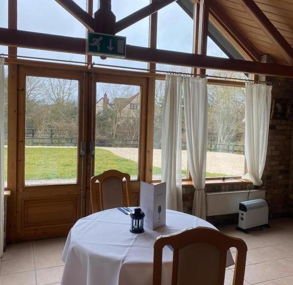 בית מלון כפרי The Golden Boar