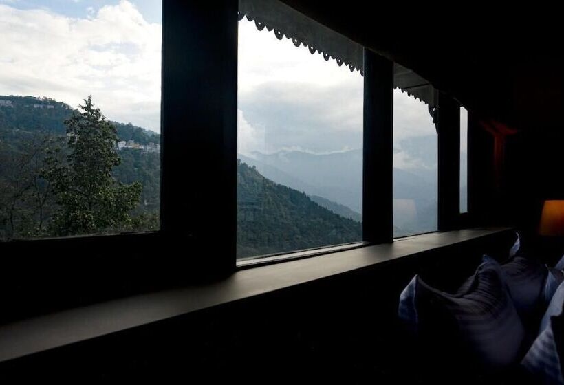 Udaan Olive Hotel & Spa Pelling