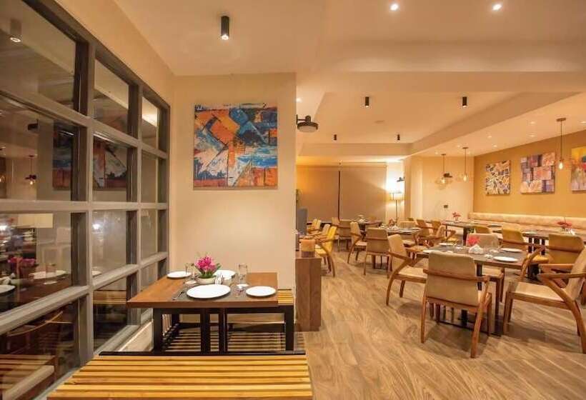 Udaan Olive Hotel & Spa Pelling