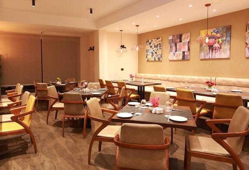 Udaan Olive Hotel & Spa Pelling