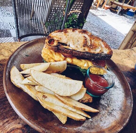 ペンション Hoja Santa Posada