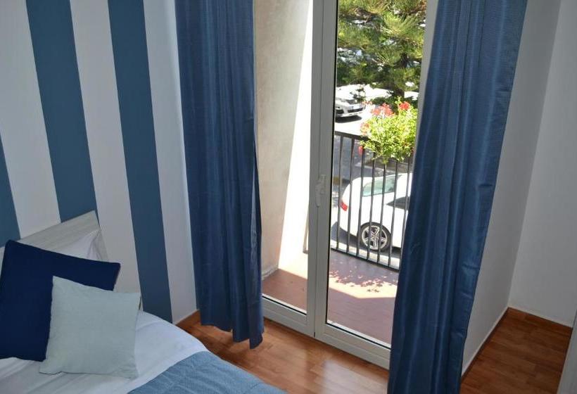 بنسيون Regis Rooms