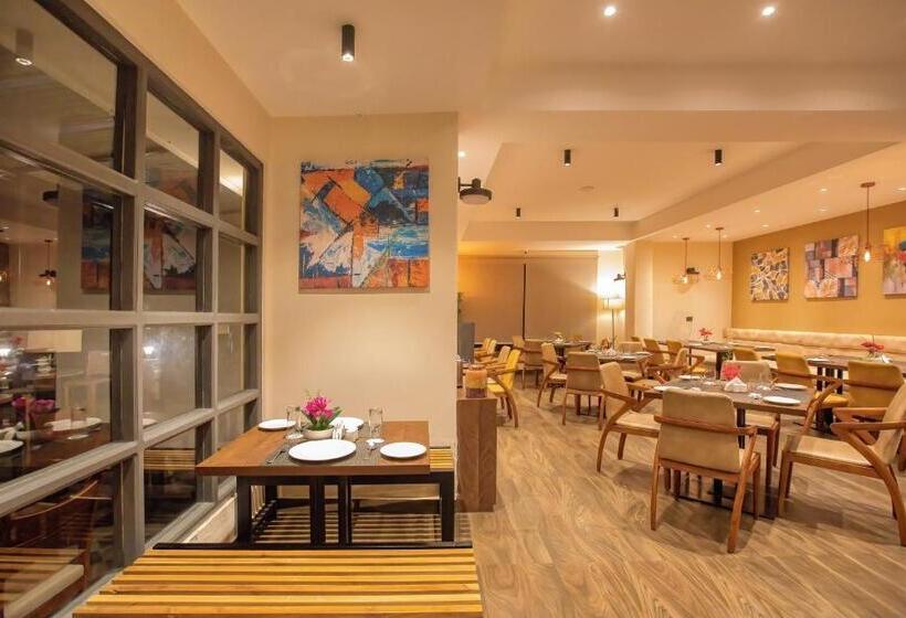 Udaan Olive Hotel & Spa Pelling