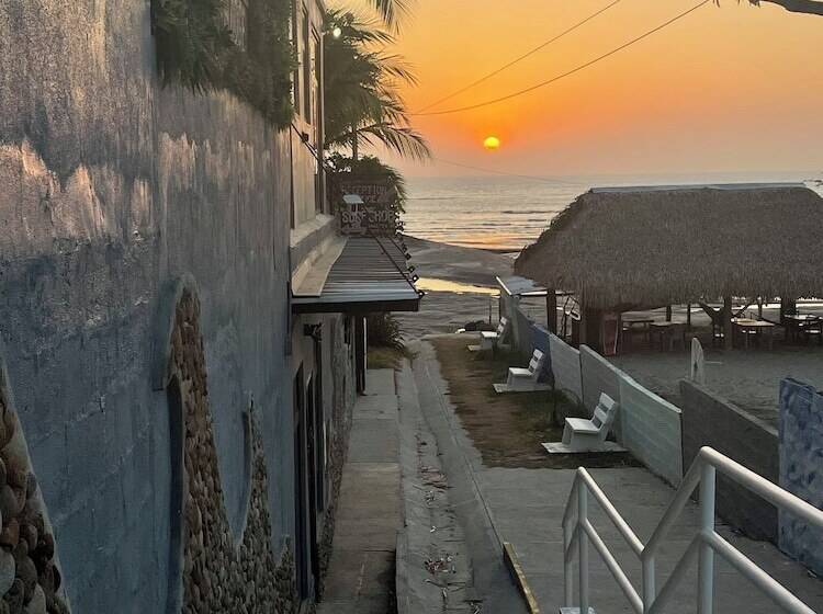 مبيت وإفطار San Carlos Surf Resort & Eco Lodge