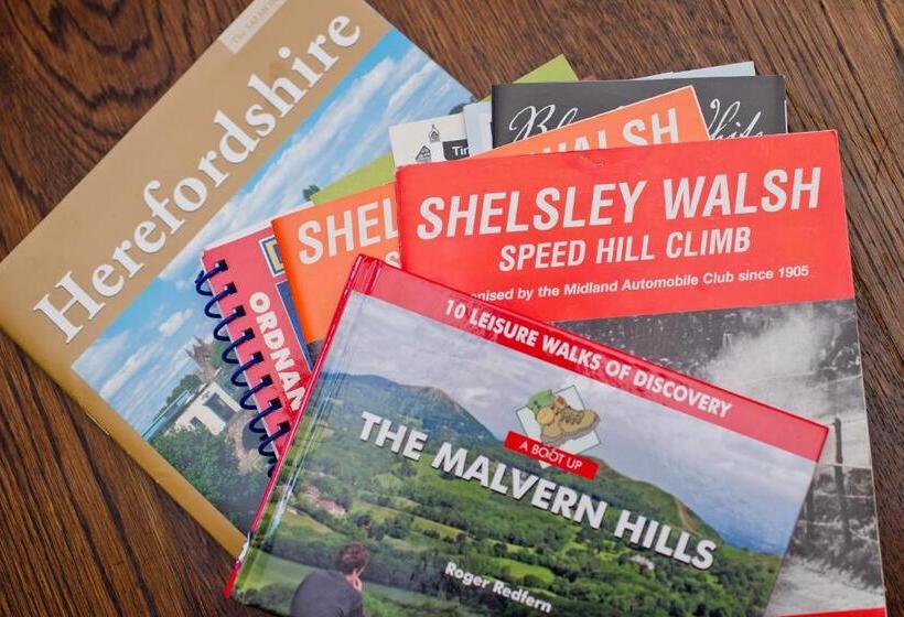 민박 The Larches Ledbury