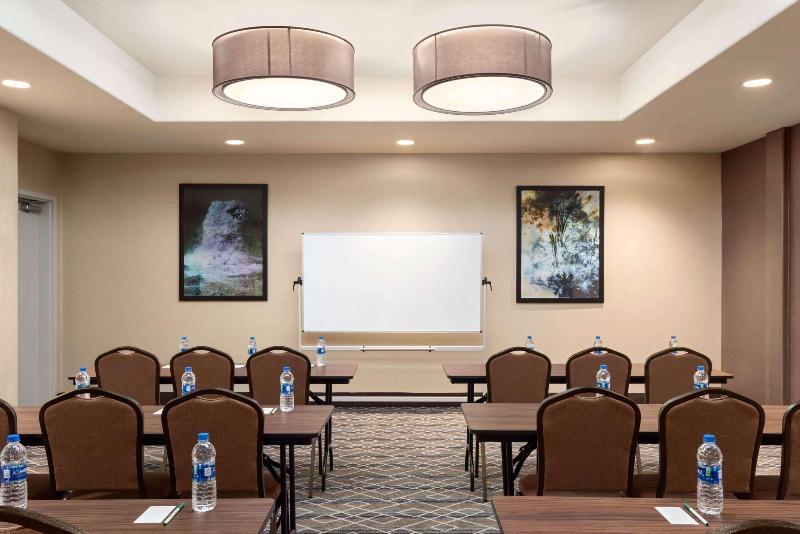 هتل La Quinta By Wyndham Clovis Ca