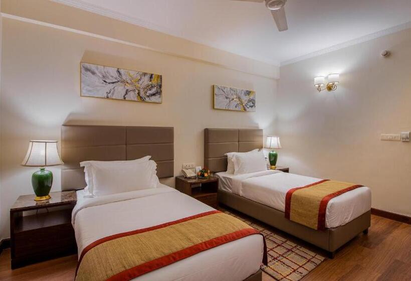 هتل Larisa Shimla