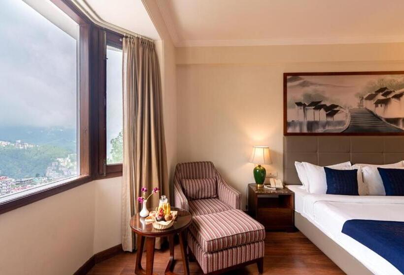 هتل Larisa Shimla