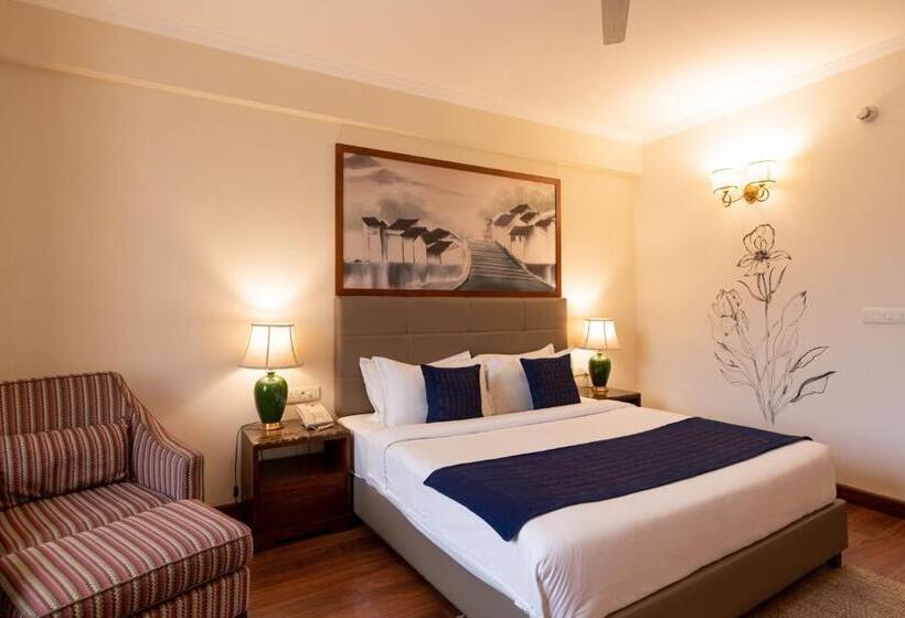 هتل Larisa Shimla