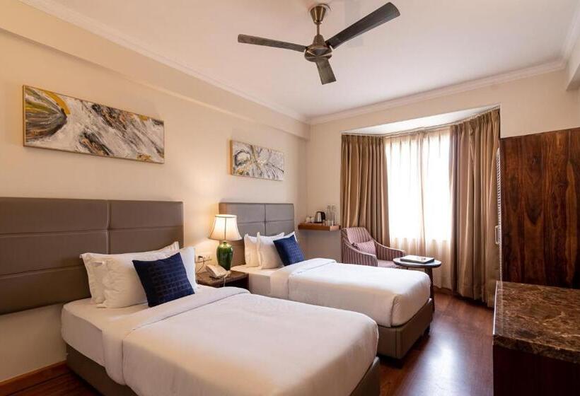 هتل Larisa Shimla