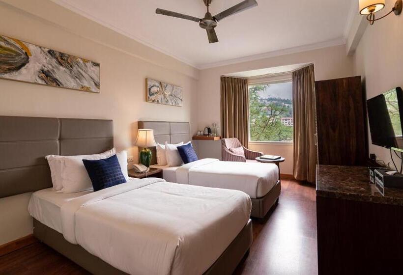 هتل Larisa Shimla