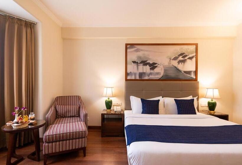 هتل Larisa Shimla