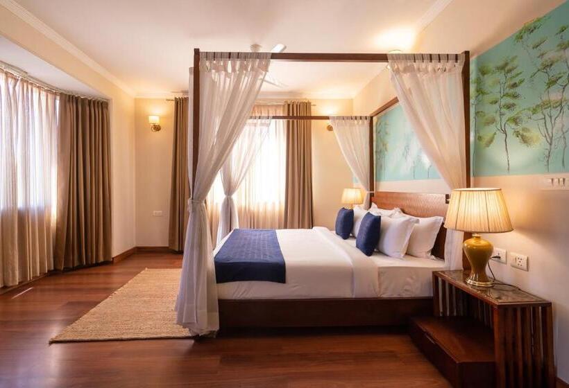 هتل Larisa Shimla