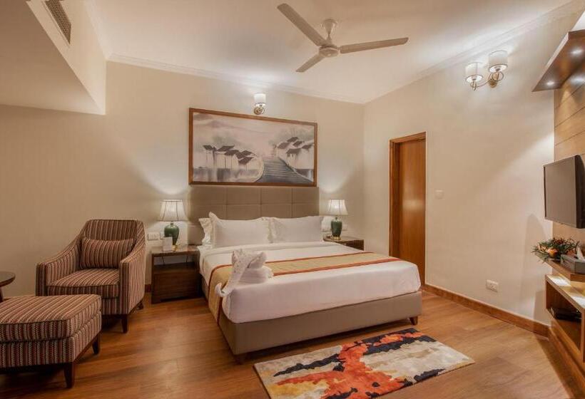 هتل Larisa Shimla