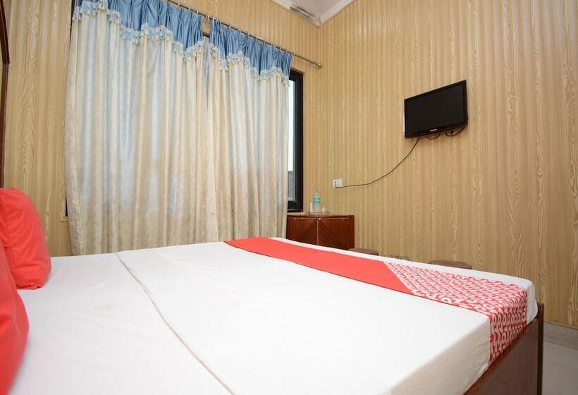 Отель Oyo 36054 Nanda Lodge