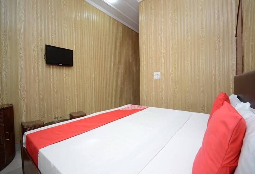 Отель Oyo 36054 Nanda Lodge