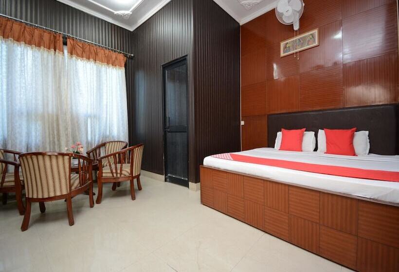 Отель Oyo 36054 Nanda Lodge