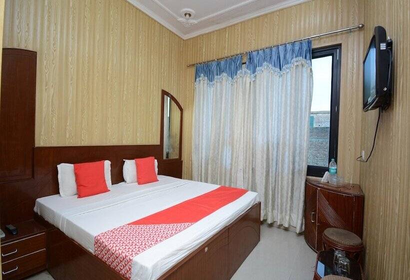 Отель Oyo 36054 Nanda Lodge