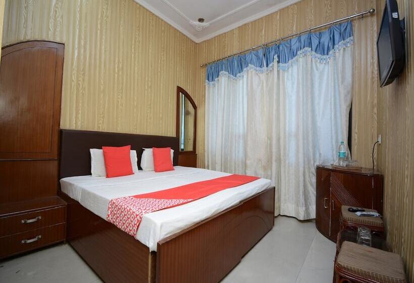 Отель Oyo 36054 Nanda Lodge