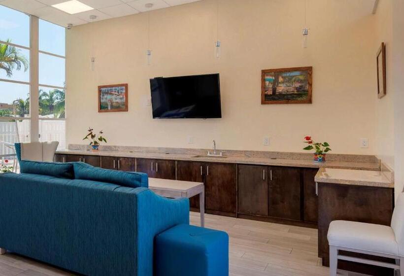 هتل Rodeway Inn Near Hollywood Beach