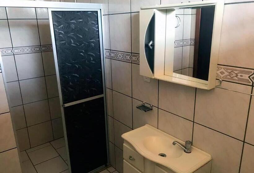 בית מלון כפרי Vyalle