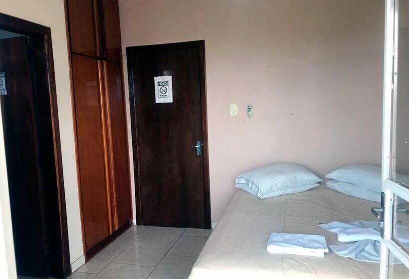 בית מלון כפרי Vyalle