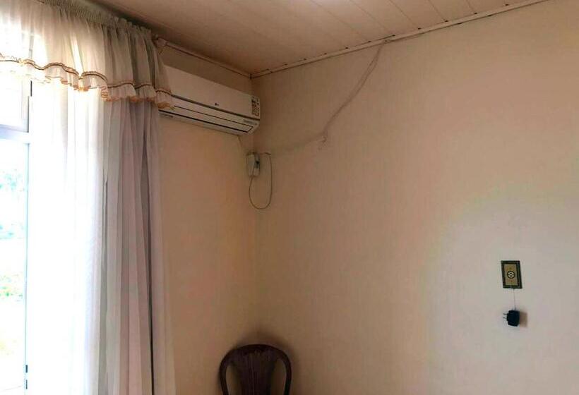 בית מלון כפרי Vyalle