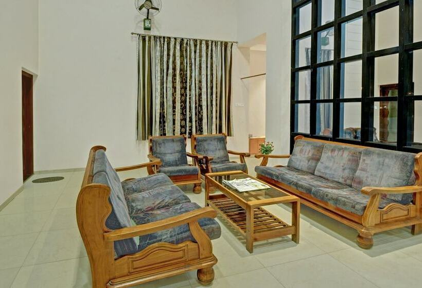 Oyo 30636 Hotel Navaratna International