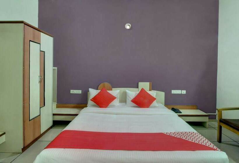 Oyo 30636 Hotel Navaratna International