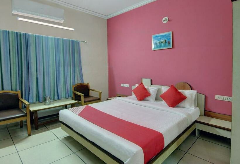 Oyo 30636 Hotel Navaratna International