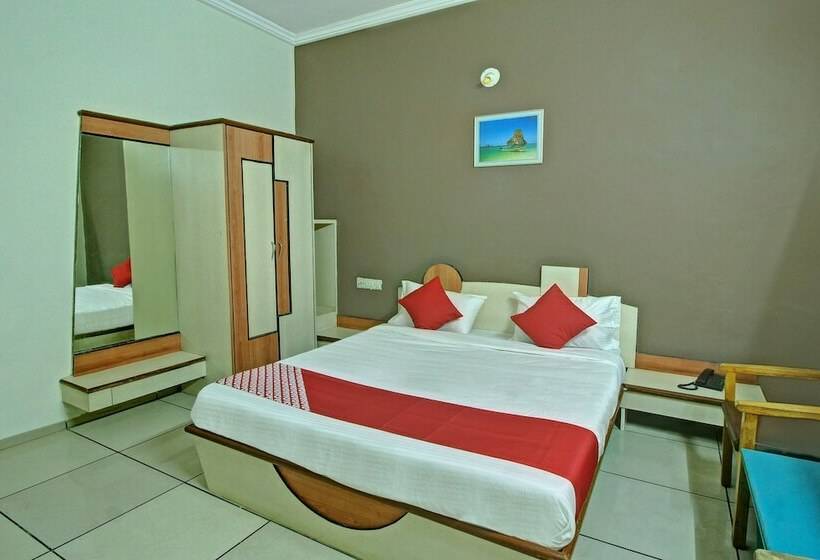 Oyo 30636 Hotel Navaratna International