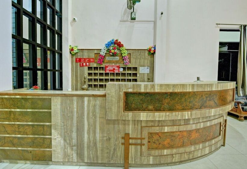 Oyo 30636 Hotel Navaratna International